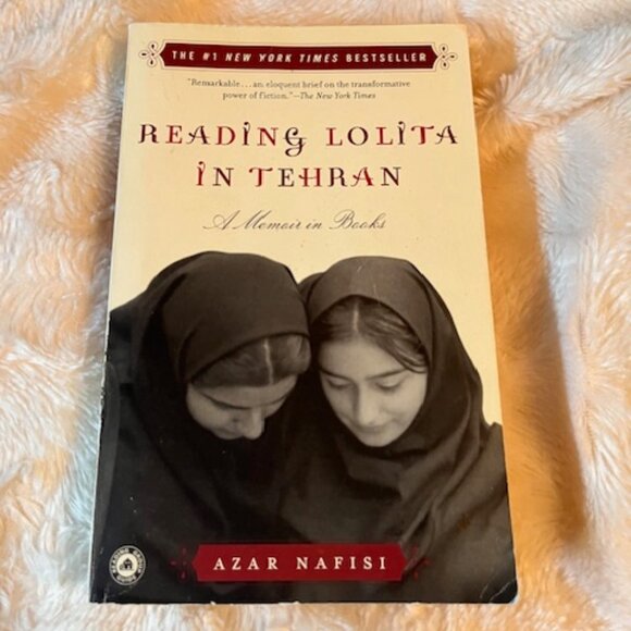 2/$25 - Reading Lolita in Tehran A  Memoir in Books by Azar Nafisi Paperback - Picture 1 of 4